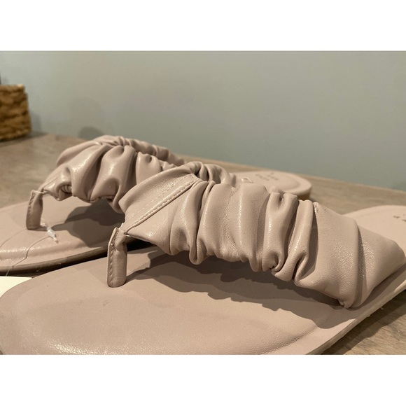 **FINAL PRICE**  Women’s ‘a new day’ sandals - Picture 4 of 6